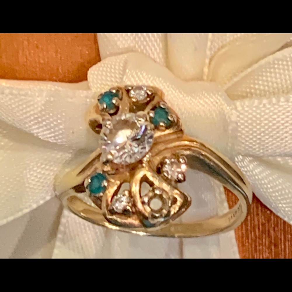 Gorgeous Antique 14kp DDI Diamond & Emerald Ring